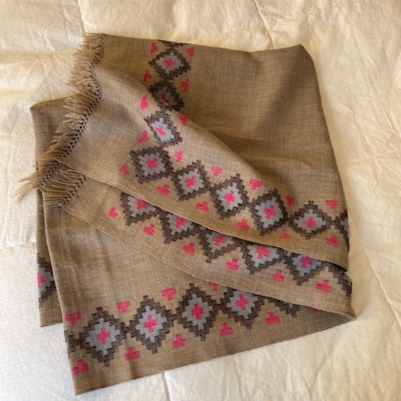 Large Tan Wool Shawl - Great Gift - Picture 5 of 5